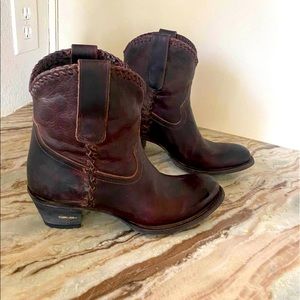 Lane- Plain Jane Shortie - sz 8